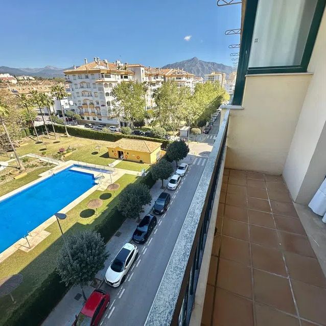 Alquiler de piso en Calle Avila - Photo 1