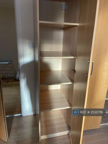 1 bedroom in a flat share to rent - Photo 5