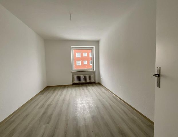 Bezugsfertige 3-Zimmer-Wohnung mit Balkon in Varel! - Photo 1