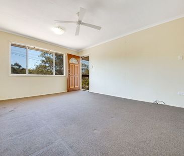 :: BREAK LEASE - NEAT AS A PIN, 3 BEDROOM FAMILY HOME - Photo 6