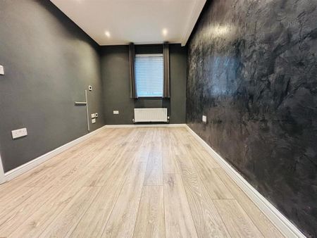 4 bedroom townhouse to rent - Photo 3