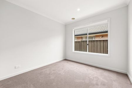 Charming Family Home in a Thriving Location - Photo 5