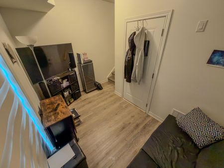 For Lease - 32 Reid Avenue, Hamilton, Ontario - Photo 4