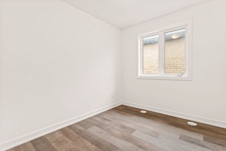 For Lease - 14 Blue Forest Crescent, Barrie, Ontario - Photo 3