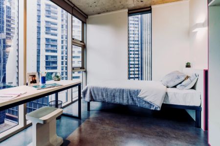 Queen Room in 5-Bed Apartment - Photo 2