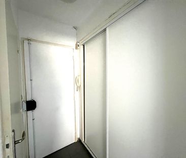 Appartement 1 pièces 22m2 MARSEILLE 6EME 620 euros - Photo 2