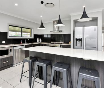 SOUGHT AFTER FAMILY HOME - Photo 3