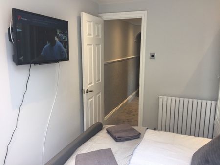 4 Bed Terraced House, Lewes Road, BN2 - Photo 3