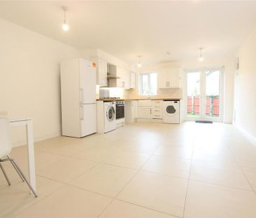 4 bedroom end of terrace house to rent - Photo 4