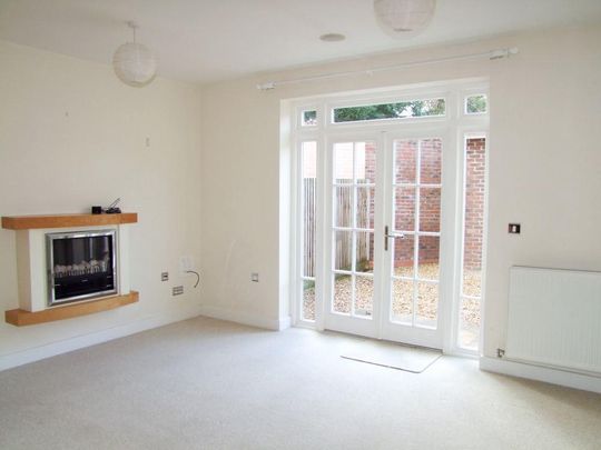 2 bedroom terraced house to rent - Photo 1