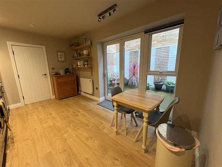 Trinity Road, Scarborough, YO11 - Photo 4