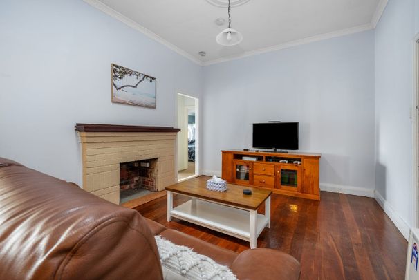 Beautiful 4x1 Home In Piccadilly - Photo 1
