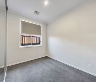 27 Harbour View Tce, Victor Harbor SA 5211 - House For Rent | Domain - Photo 5