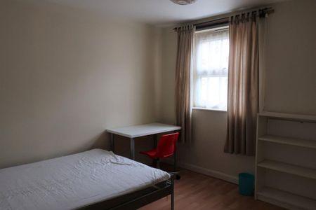 4 bedroom house to rent - Photo 3