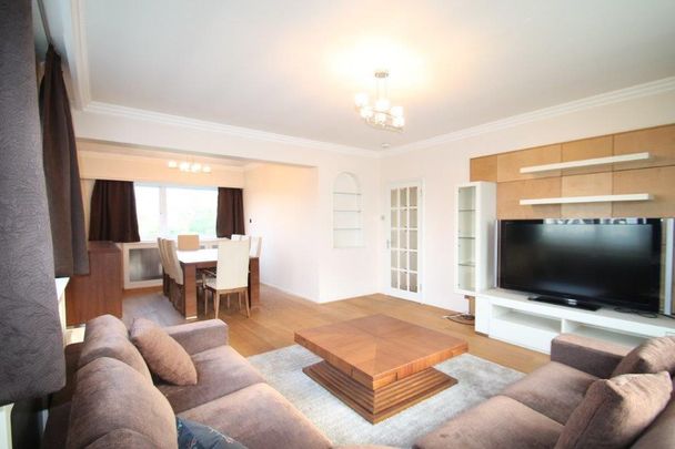 95 Avenue Road, NW8, London - Photo 1