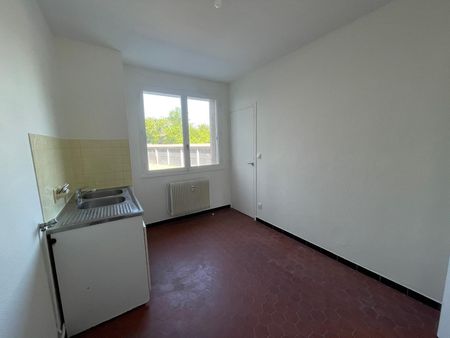 Location Appartement 3 pièces 69m² VAULX EN VELIN 69120 - Photo 4