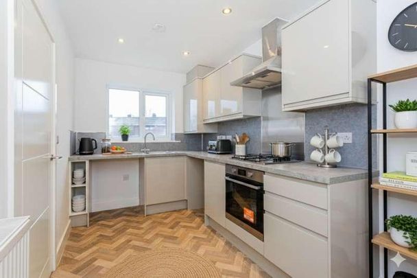 Abraham Fold, Little Hulton, Manchester, Greater Manchester, M38 - Photo 1