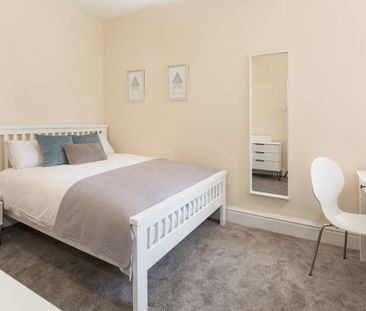 4 bedroom terraced house to rent - Photo 5