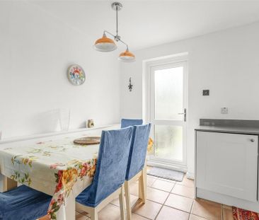 3 bedroom end of terrace house to rent - Photo 2