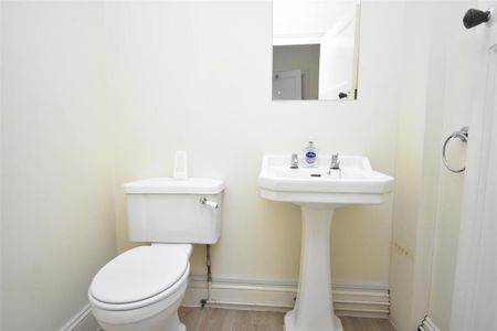 3 bedroom detached house to rent - Photo 4