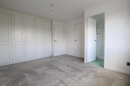 3 bedroom detached house to rent - Photo 2