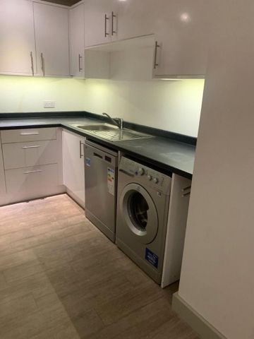 4 bedroom flat to rent - Photo 2