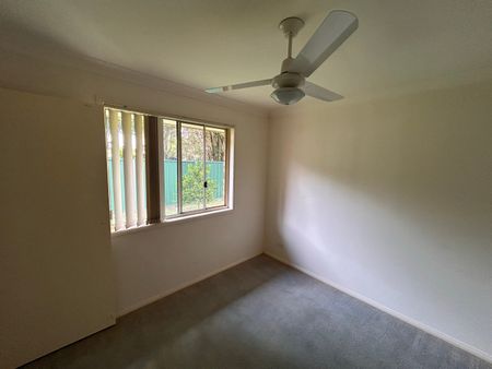 Springfield Lakes - Photo 3