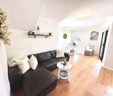 Furnished Tri-Level Home Between Chirn Park & The Broadwater - Photo 4