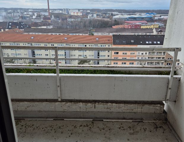 Schöne und große 3 Zimmer-Wohnung mit toller Aussicht zu vermieten - Photo 1