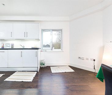 1 bedroom flat in Bethnal Green - Photo 1