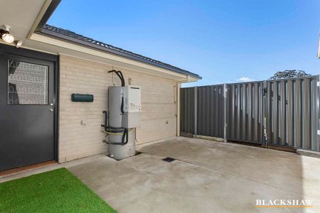 Low maintenance three bedroom Bonner home opposite reserve with solar - Photo 5