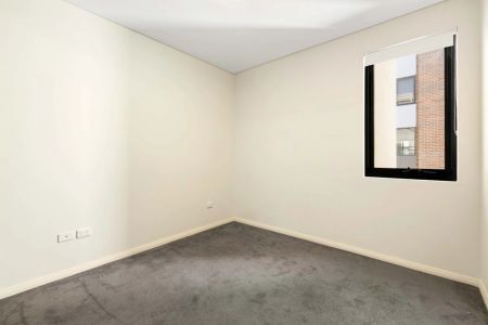 Modern North-Facing Apartment Offering Privacy, Light & Prime Convenience - Photo 3