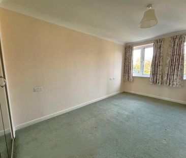 Addlestone Park, Addlestone, Surrey, KT15 - Photo 4