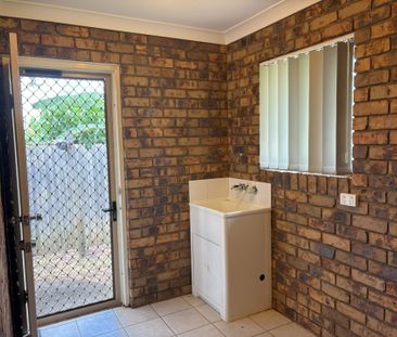 3 bedroom brick with carport - Photo 4