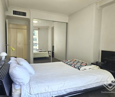 Fully Furnished Spacious One-Bedroom Apartment in The Bentleigh - Photo 6