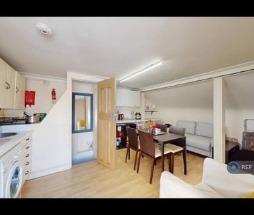 1 bedroom in a flat share to rent - Photo 5