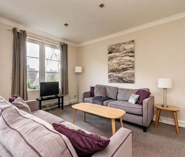 3 bedroom mews to rent - Photo 3