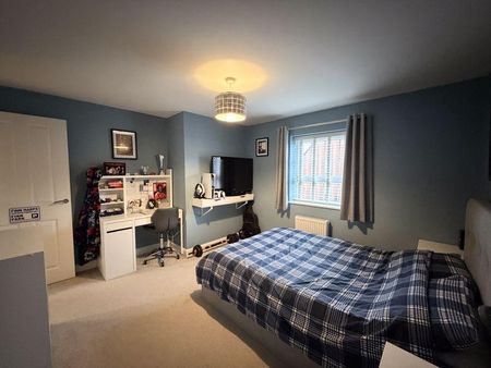 4 bedroom detached house to rent - Photo 3