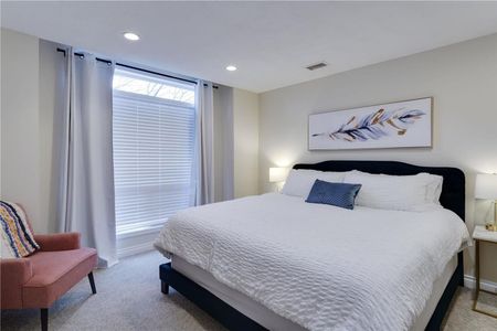 Furnished 2 Bedroom + Den Condo at Discovery Bay – Downtown Kelowna - Photo 3