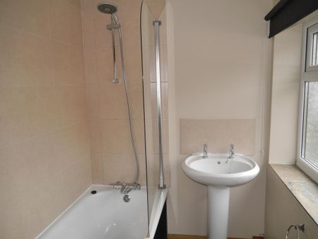 2 bedroom semi-detached house to rent - Photo 4