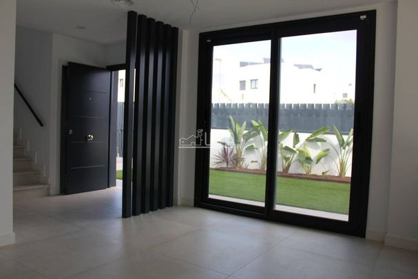 Luxury 4 room Detached House for rent in Bétera, Spain - Photo 1