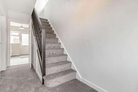 Topcliffe Court, Leeds, LS27 - Photo 5