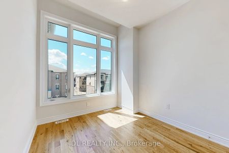 Condo Townhouse For Lease | N9249432 - Photo 5