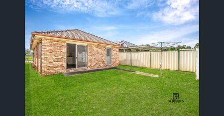 RECENTLY UPDATED 3 BEDROOM FAMILY HOME! - Photo 3