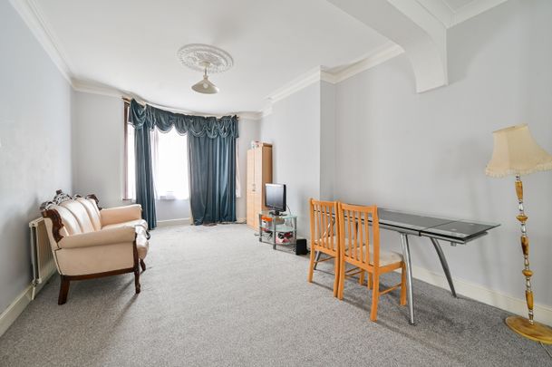 3 Bed Terraced House, Windsor Road, IG1 - Photo 1