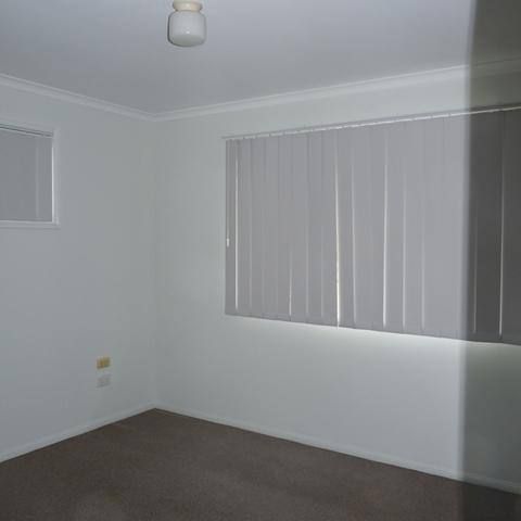 3 BEDROOM TOWNHOUSE WITH LOCK UP GARAGE - Photo 1