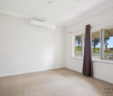 Classic Home with Expansive Outdoor Space - Photo 6