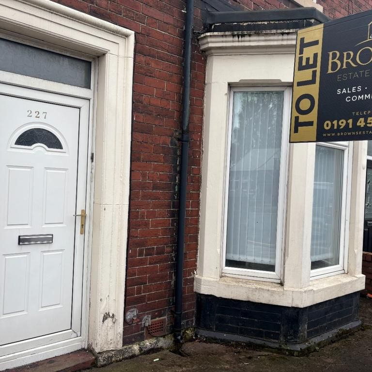 2 bedroom ground floor flat to rent - Photo 1