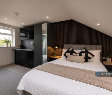 1 bedroom in a house share to rent - Photo 2