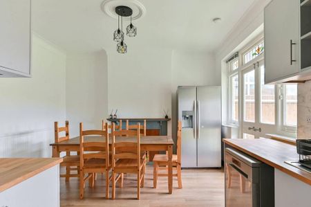 3 bedroom end of terrace house to rent - Photo 2